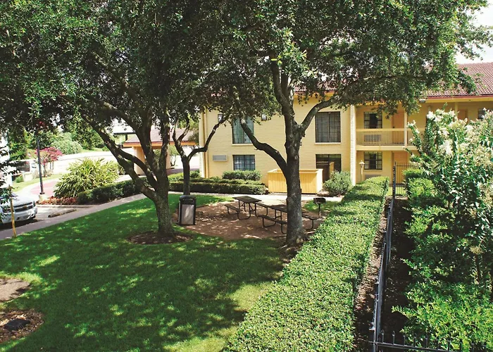 Baymont By Wyndham Houston La Porte