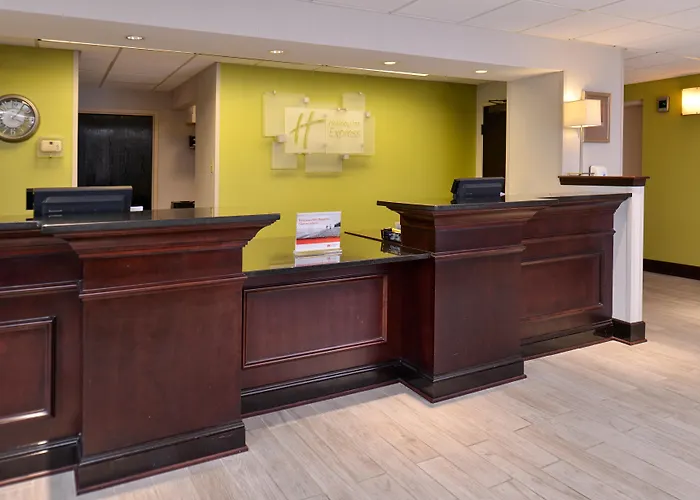 Holiday Inn Express & Suites Central Omaha By Ihg