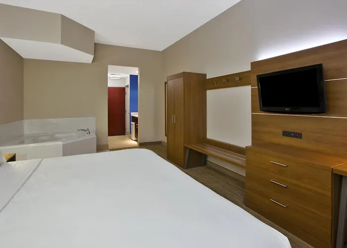 Holiday Inn Express Hotel & Suites Cincinnati Northeast-Milford By Ihg