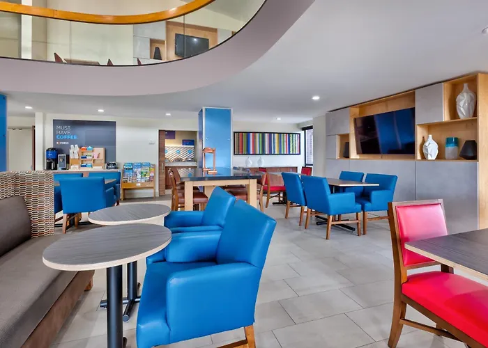 Holiday Inn Express Detroit-Warren/General Motors Technology Center By Ihg