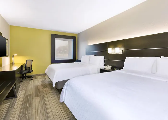 Holiday Inn Express Detroit-Warren/General Motors Technology Center By Ihg