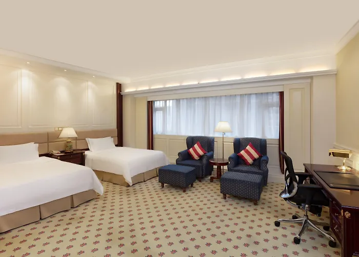 Crowne Plaza Landmark Shenzhen: Border-Close Retreat with Heated Pool