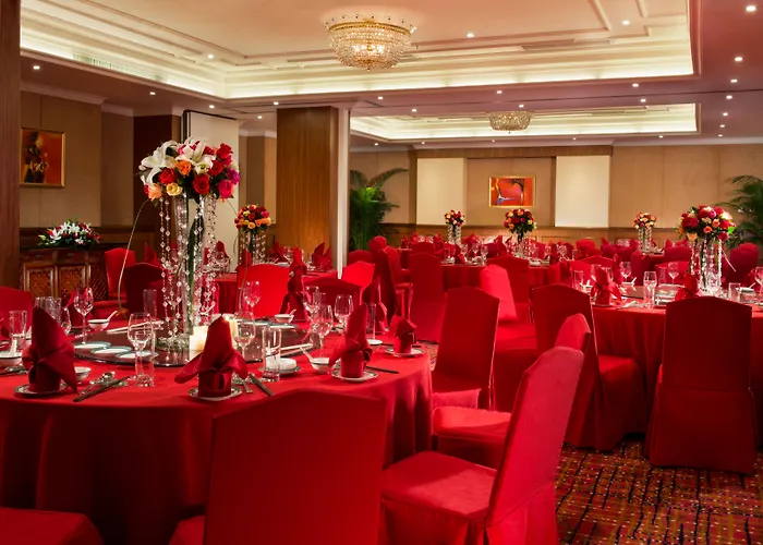 Crowne Plaza Landmark Shenzhen: Border-Close Retreat with Heated Pool