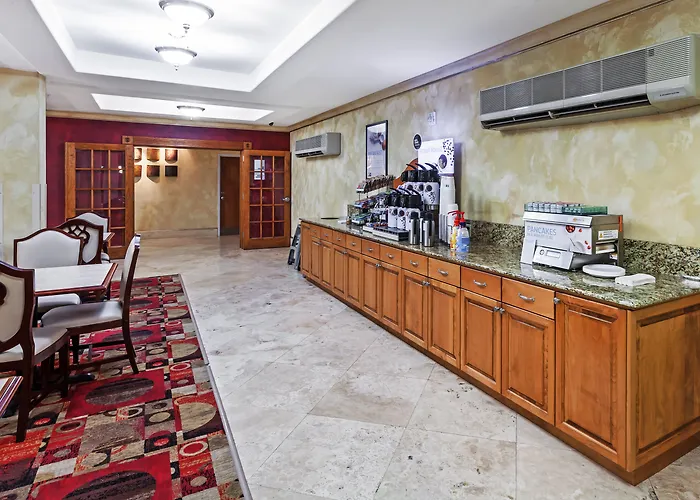 Holiday Inn Express & Suites Lafayette South By Ihg