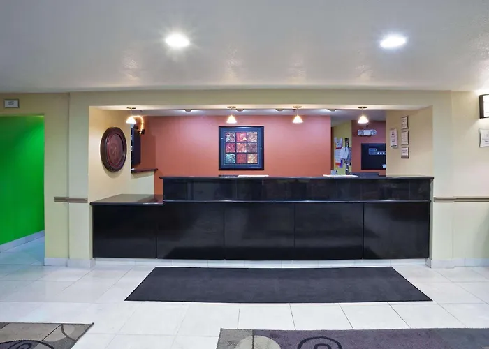 La Quinta By Wyndham Salina