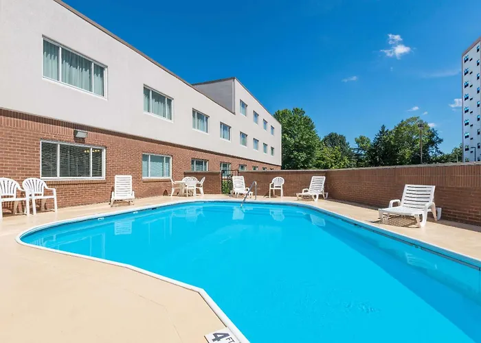 Ramada By Wyndham Paintsville Hotel & Conference Center