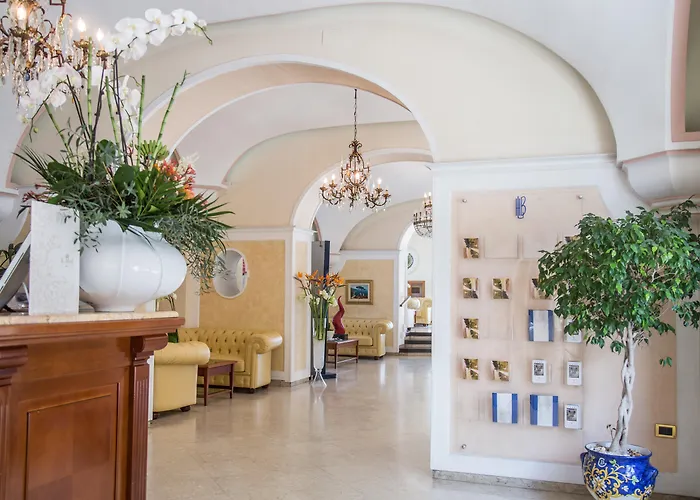 Lloyd'S Baia Hotel