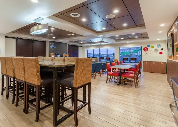 Holiday Inn Express & Suites