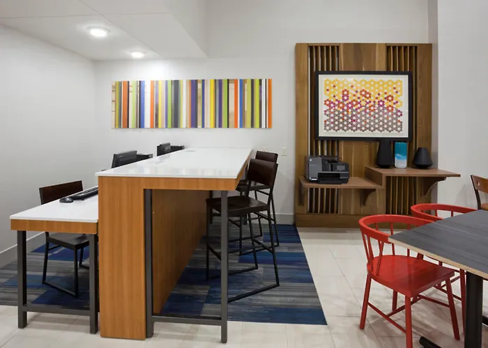 Holiday Inn Express Flint-Campus Area By Ihg