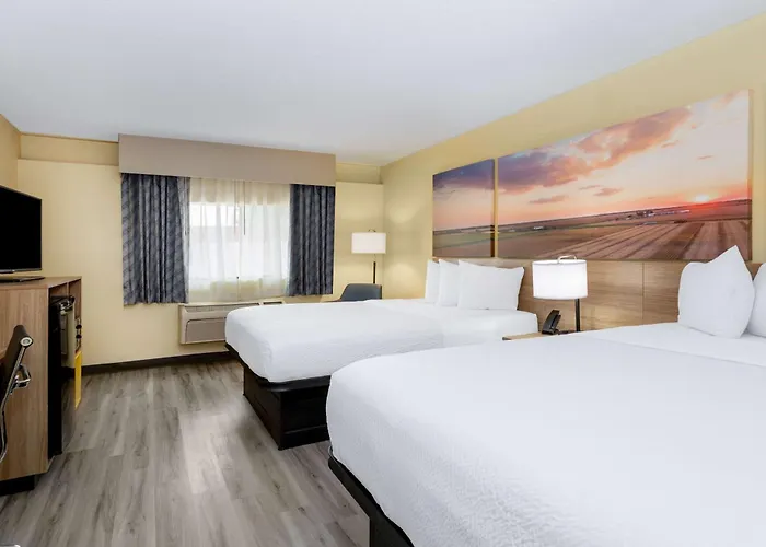 Days Inn & Suites By Wyndham Clovis