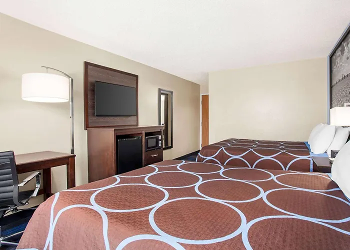 Super 8 By Wyndham Lenexa Overland Park Area/Mall Area