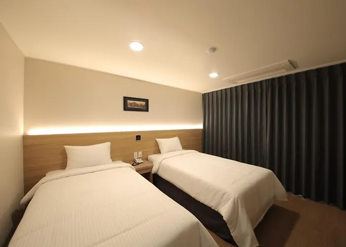 Harbor Hotel