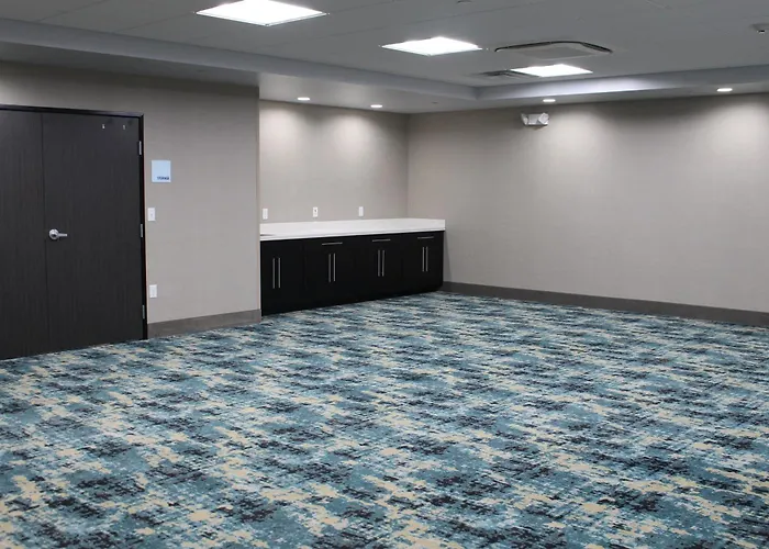 Holiday Inn Express & Suites Shawnee - Kansas City West By Ihg