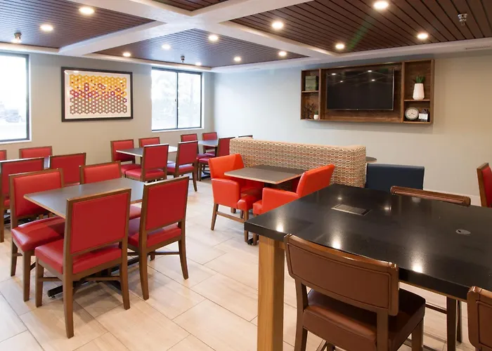 Holiday Inn Express & Suites - Worthington By Ihg