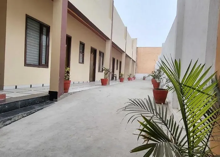Hotel Panipat Town House