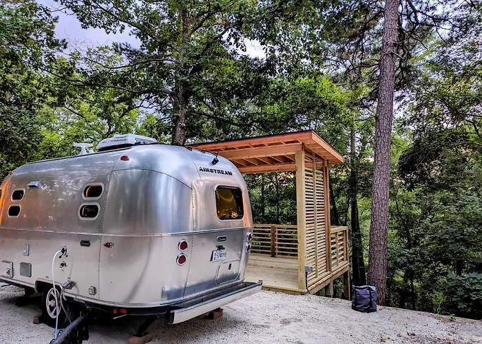 Airstream Retreat, Hot Tub, Sunset Deck & Trail