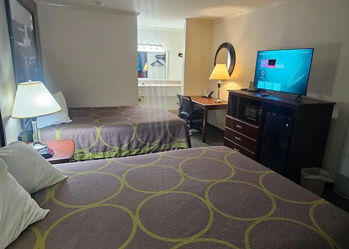 Budgetel Inn & Suites