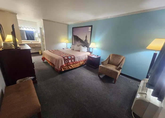 Budgetel Inn & Suites