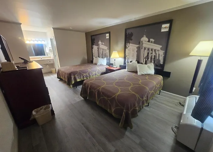 Budgetel Inn & Suites