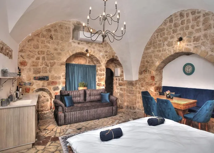 Avnei Hachoshen: Luxury Suites in Safed's Old City