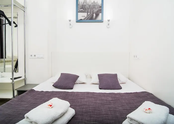 Smart Hotel Rooms Near Metro 24/7
