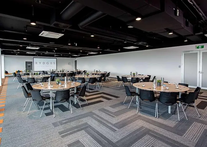 Rydges Pit Lane Hotel