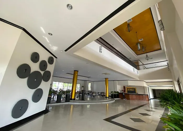 Plaza Del Norte Hotel And Convention Center