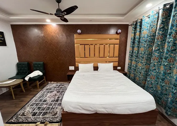 Pandith Exotics Hotel And Restaurant