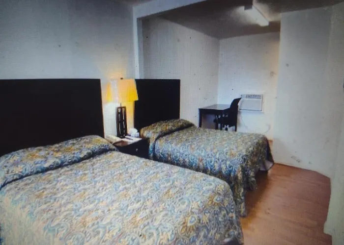 Budget Inn & Suites -Super-Ice Cold And Comfortable & Wonderful Rooms Plus Refrigerator,Microwave Hbo Max Tv & Best Value!