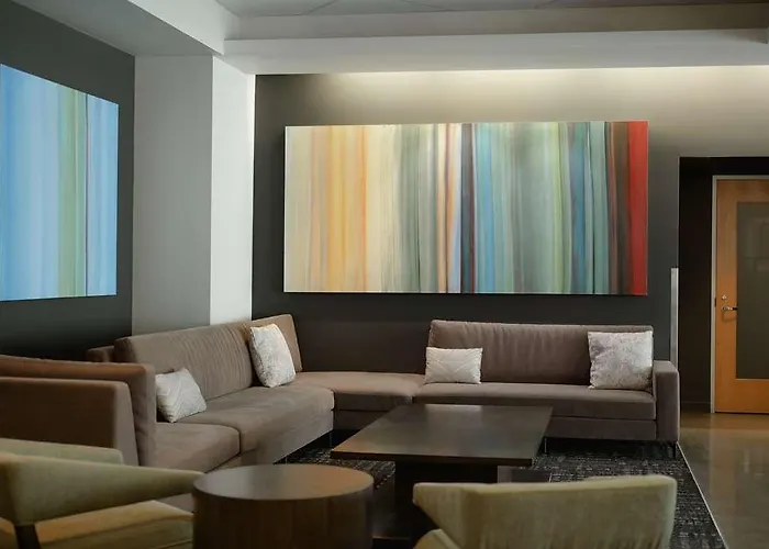 Hotelvetro Iowa City Tapestry Collection By Hilton