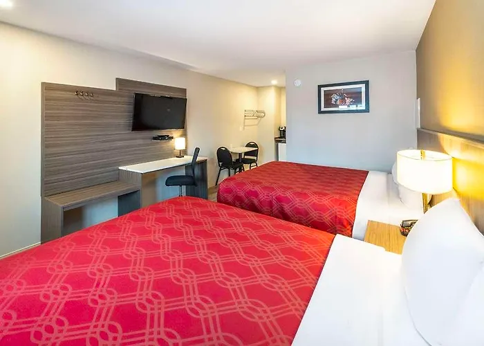 Econo Lodge Inn & Suites Pincher Creek