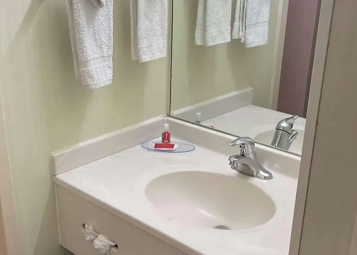 Travelodge By Wyndham Willowbrook Il