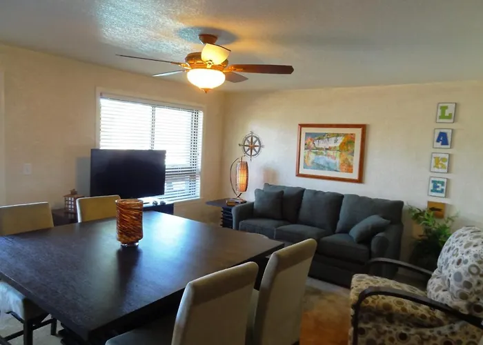 Lakeside Queen Cabana: Poolside Retreat with Full Kitchen