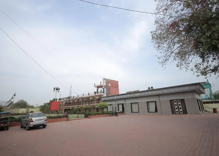 Hotel Mukund Dham-Near Mathura Railway Station
