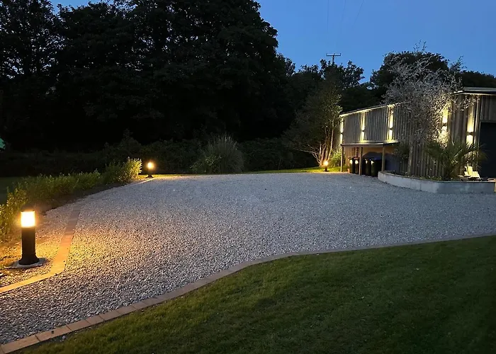 Riverside Retreats - Frankie Parking Sleeps 4