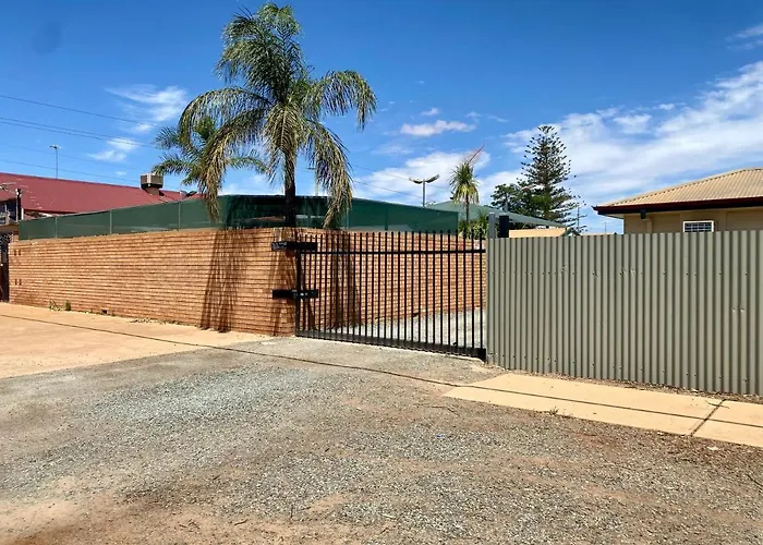 Main Reef Hotel