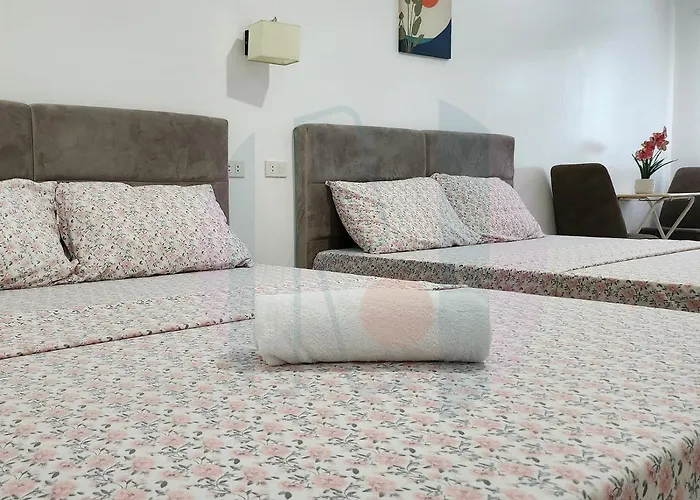 Ricres Hometel Double Bed R124