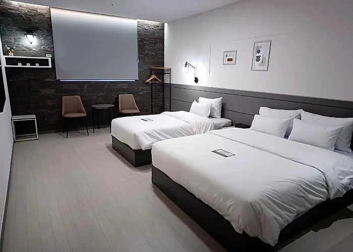 Hi& Hotel