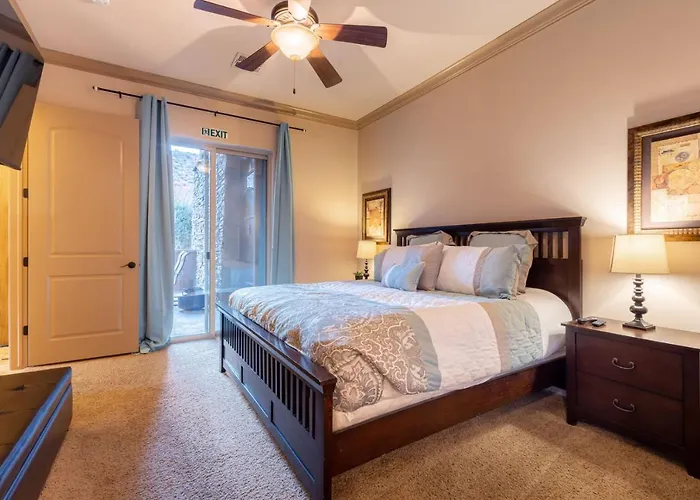 D5-Coral Springs Poolside-Ground Floor 3-Bedroom Hillside View