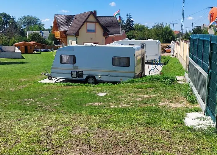 GyenesCamping Wohnwagen Knaus 1 Rechts