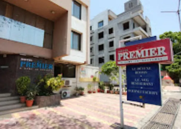Hotel Premier - Hotel In Saket Society Bhusawal