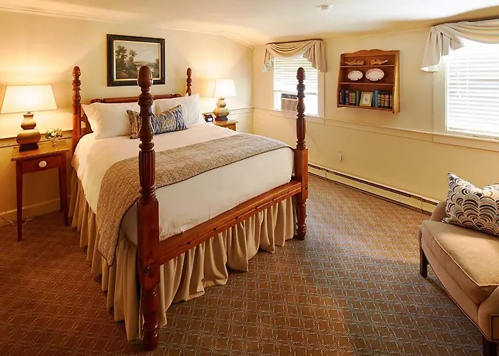 Cape Arundel Inn - Club House
