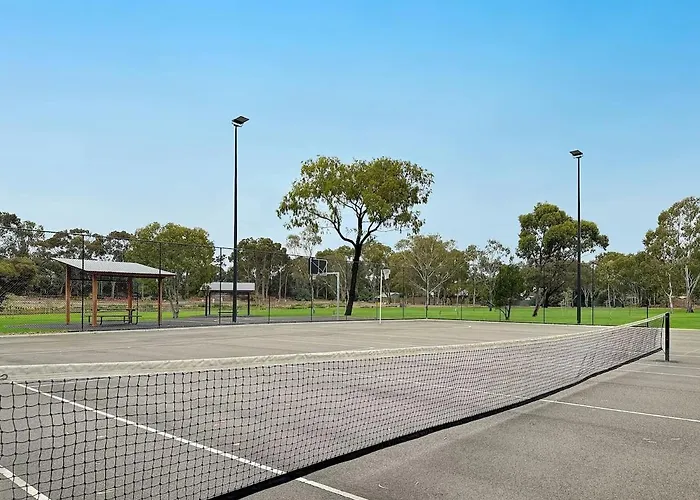 Opie'S Oasis Between West Beach & Henley South
