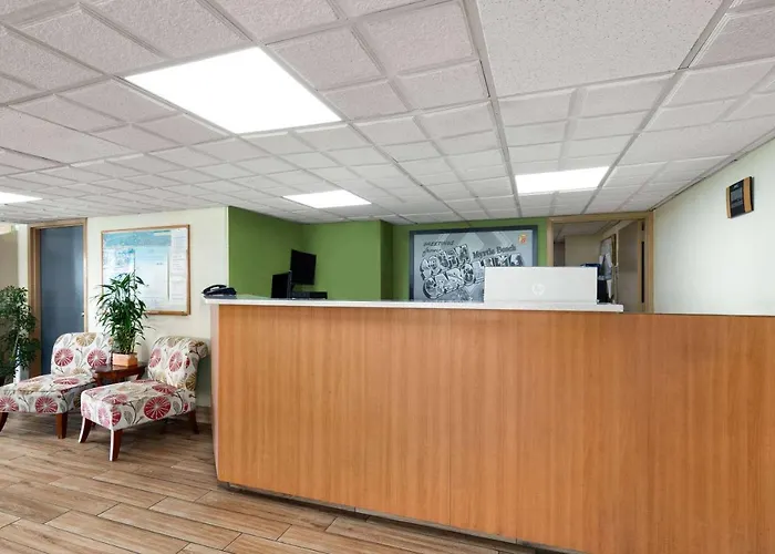 Super 8 By Wyndham Myrtle Beach/Market Common Area
