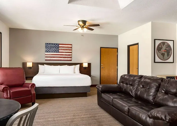 Ramada By Wyndham Richland Center
