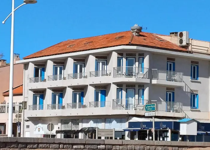 Hotel De La Mer