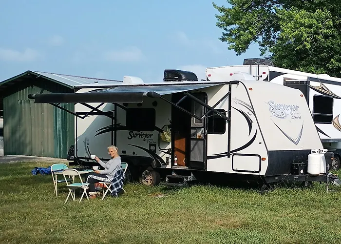 Cozy Camper At Howland'S Hideout
