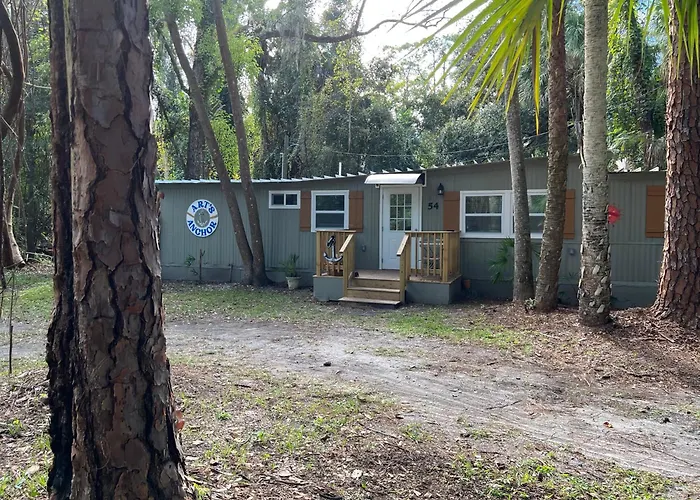 Nature Coast Inn & Cottages