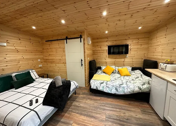 The Secret Garden - Hot Tub North Coast Stay