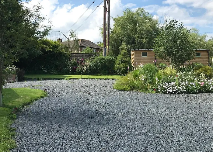 The Nut House - Squirrel Lane Lodges Ludlow
